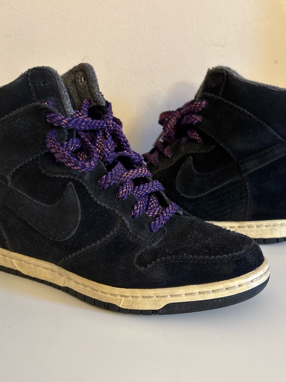 Nike Sky Dunk High Wedge Black Suede Sneakers
#skateboarding #wedge
Nike Dunk